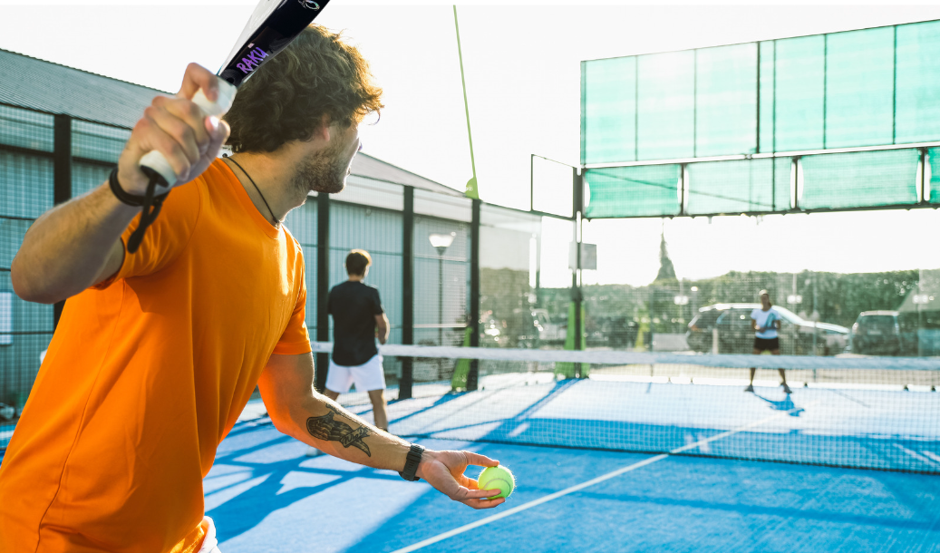 HOE SLA JE DE PERFECTE PADEL SERVICE?